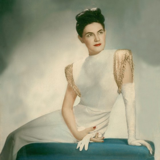 Estudio Fotográfico Alambert. [Retrato de Alicia Navarro], 1950. Colección Centro de Fotografía Isla de Tenerife. TEA Tenerife Espacio de las Artes, Cabildo Insular de Tenerife.jpg