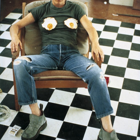 Selfportrait Huevos Fritos, de Sarah Lucas. Colección Ordóñez-Falcón de Fotografía TEA Tenerife Espacio de las Artes Cabildo Insular de Tenerife.jpg